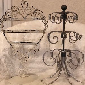 2 Jewelry holder/hanger